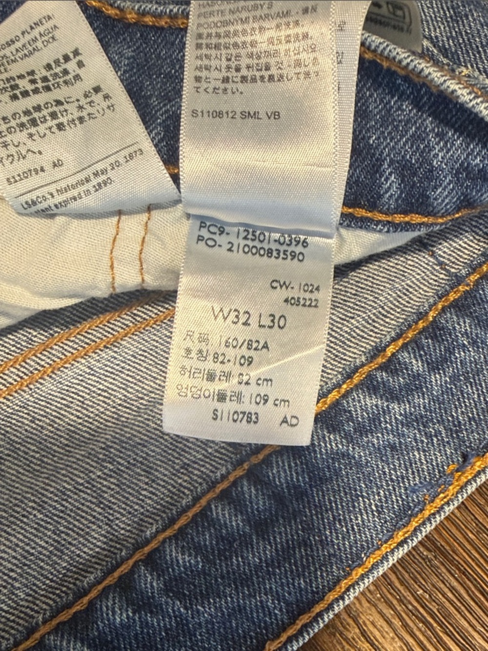 Classic Women’s Levi 501 Blue Denim Jeans - Picture 2 of 7